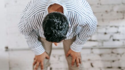 췌장염 의심 증상일 때, ‘참을 수 있는 통증’으로 넘기기 전에 확인할 식후 타이밍과 응급 신호