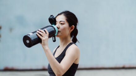 크레아틴은 언제 먹어야 효과가 좋을까? 운동 전후 타이밍과 위장부담 줄이는 방법