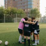 축구 전술 회의 후 경기력만 떨어질 때, 패스 스타일을 바꾸기 전에 확인할 팀 내 역할 충돌 신호