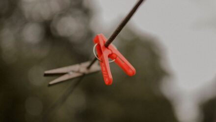 건조기에서 옷이 계속 축축하게 마를 때, 필터 청소만으로 끝나지 않는 배기덕트·센서 점검 순서
