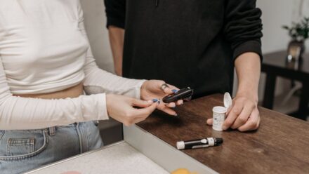중성지방이 높은데 체중은 그대로일 때, 술·야식·탄수화물 타이밍 중 무엇이 더 영향 큰지 확인하는 질문