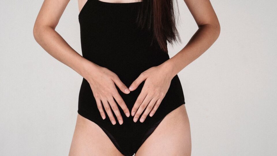 공복에 속쓰림이 반복되면 위염일까? 위산 역류 vs 십이지장 문제로 갈리는 증상 차이