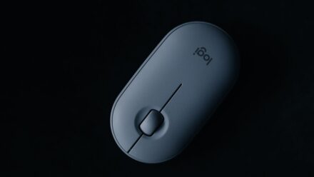 무선 마우스가 끊길 때, 배터리만 교체하면 계속되는 원인(USB 간섭·블루투스 페어링·표면 문제) 테스트 방법