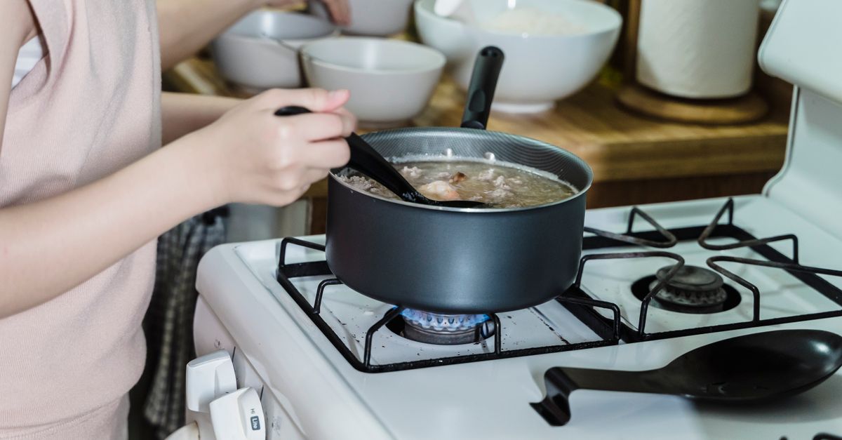 ‘수분 증발’ 실수만 잡아도 보온 밥이 덜 딱딱해져요