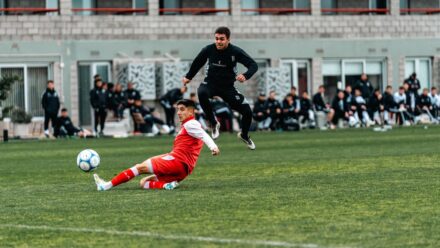 축구 7인경기에서 마지막 수비(마지막 남을 사람) 역할을 정하고 역습을 막는 수비 대형