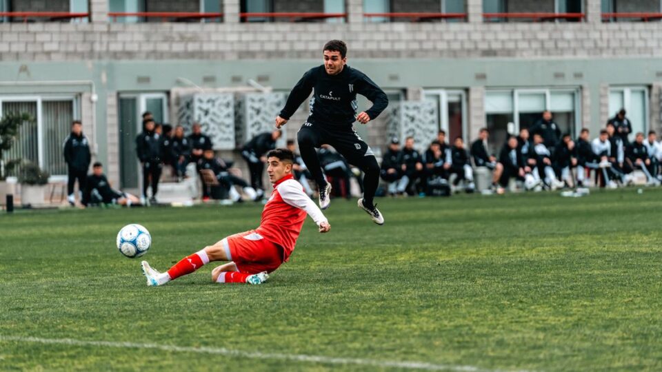 축구 7인경기에서 마지막 수비(마지막 남을 사람) 역할을 정하고 역습을 막는 수비 대형