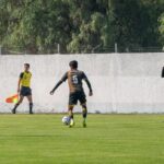 축구 7인 소형경기에서 압박해도 역습에 무너지면, 지역방어 vs 맨투맨 사이에서 먼저 정할 ‘측면 회수’ 기준