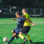 인조잔디 러닝화 vs 축구화, 발목 부상 위험이 달라질까? 착용 조건별로 선택하는 기준
