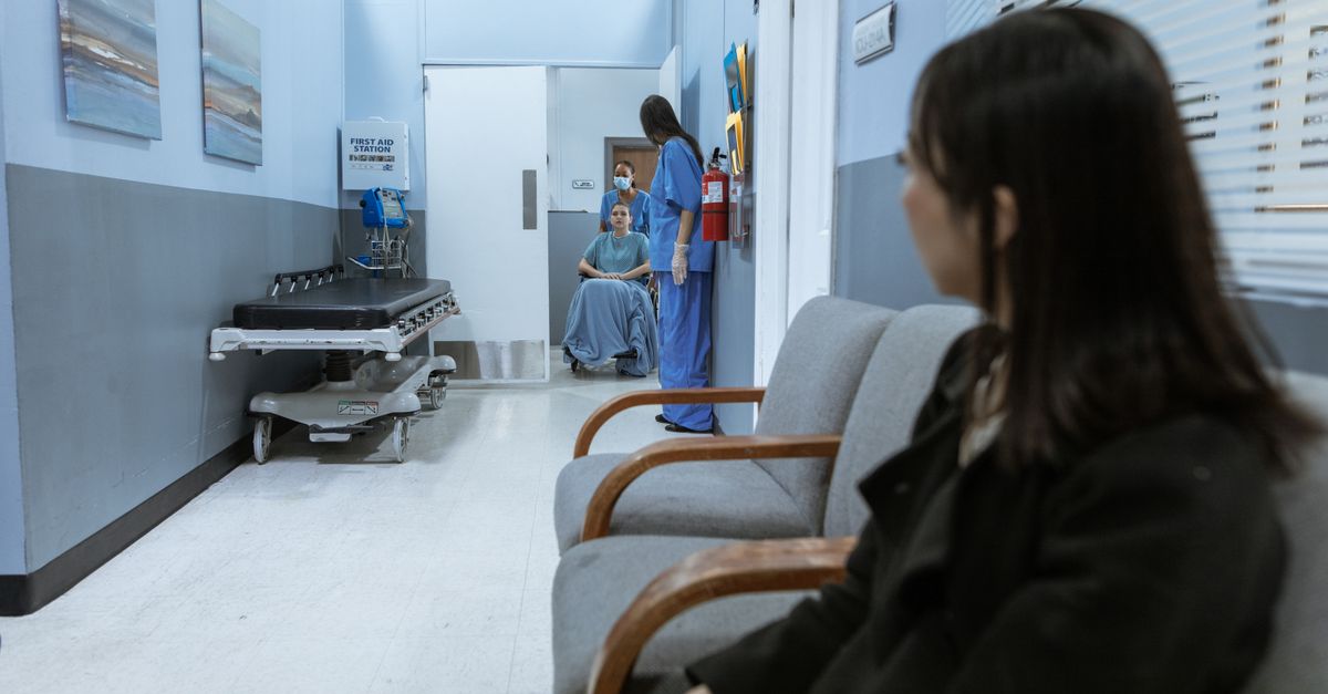 이럴 땐 신발·스트레칭만으로 버티기보다 진료를 고려해야 하나요?